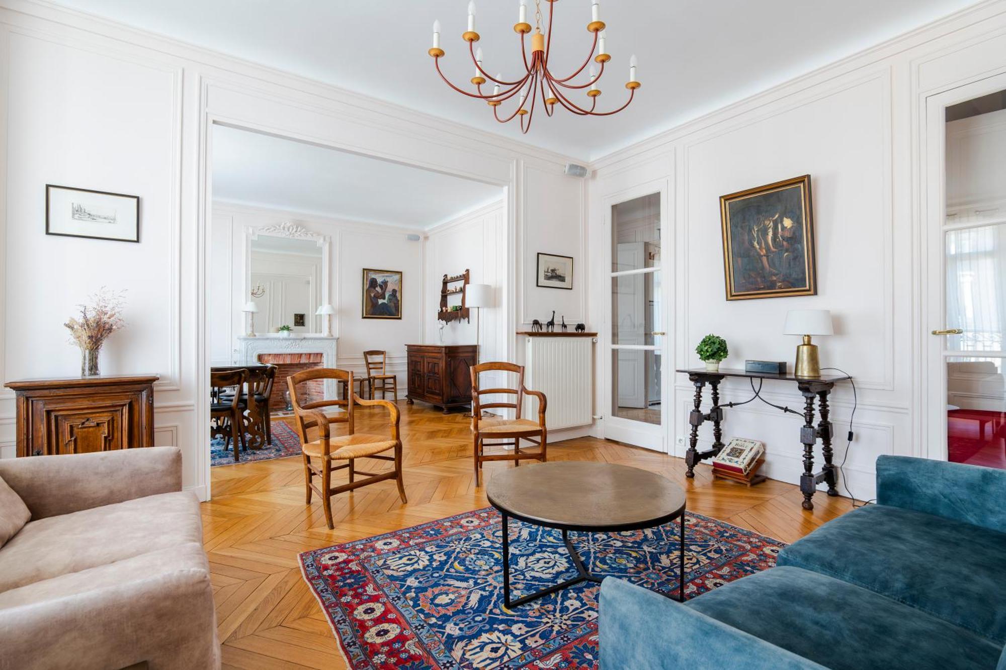 Veeve - Avenue To The Eiffel Tower