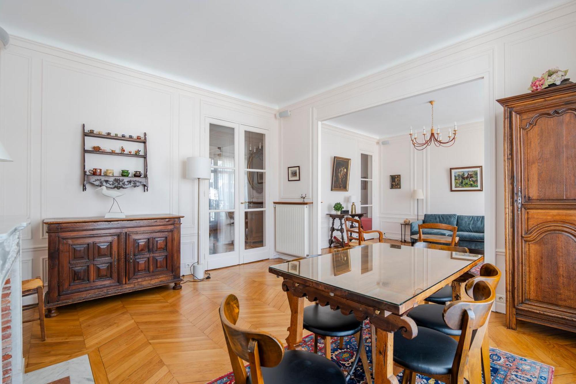 Veeve - Avenue To The Eiffel Tower